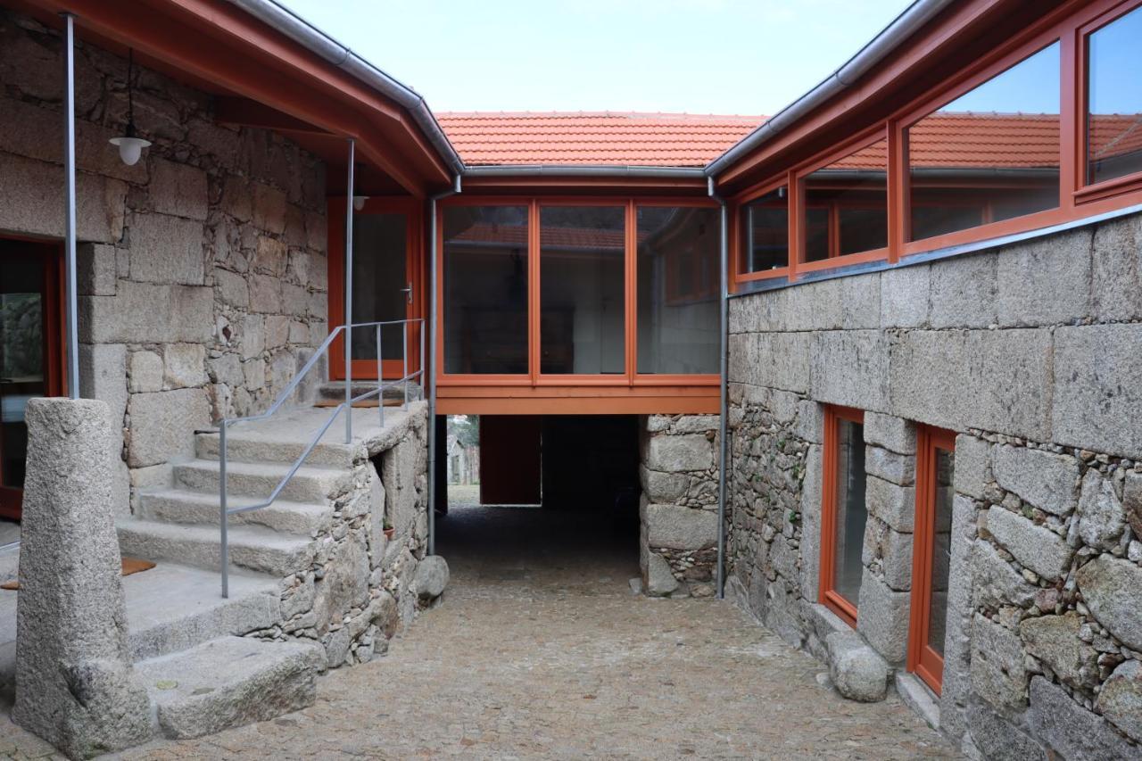 Maison d'hôtes Quinta Da Riba Ma à Santa Leocadia  Extérieur photo