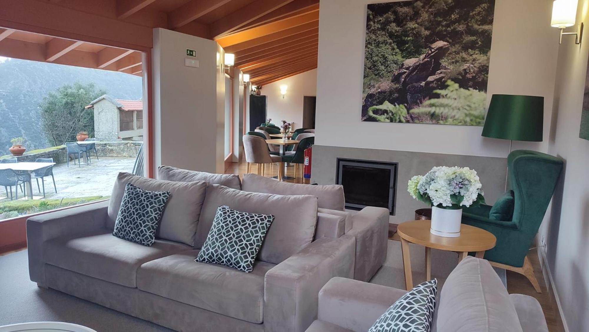 Maison d'hôtes Quinta Da Riba Ma à Santa Leocadia  Extérieur photo